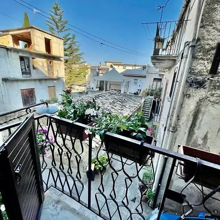 Apartman Cozy Studio Close By The Aragones Castle *